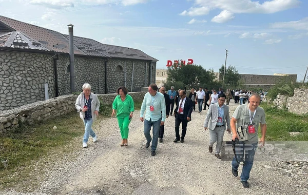 Qlobal Forumun iştirakçıları Şuşanın tarixi məkanları və əsrarəngiz təbiəti ilə tanış olublar - FOTO