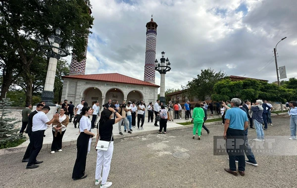 Qlobal Forumun iştirakçıları Şuşanın tarixi məkanları və əsrarəngiz təbiəti ilə tanış olublar - FOTO