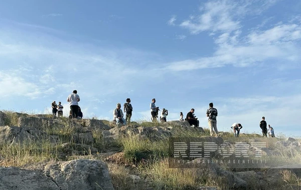 Qlobal Forumun iştirakçıları Şuşanın tarixi məkanları və əsrarəngiz təbiəti ilə tanış olublar - FOTO