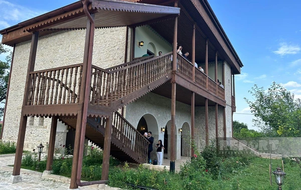 Qlobal Forumun iştirakçıları Şuşanın tarixi məkanları və əsrarəngiz təbiəti ilə tanış olublar - FOTO