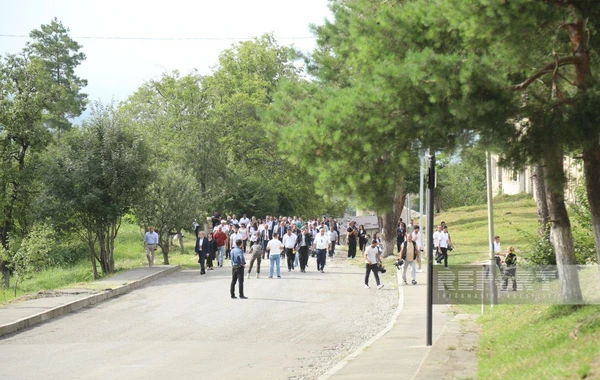 Qlobal Forumun iştirakçıları Şuşanın tarixi məkanları və əsrarəngiz təbiəti ilə tanış olublar - FOTO