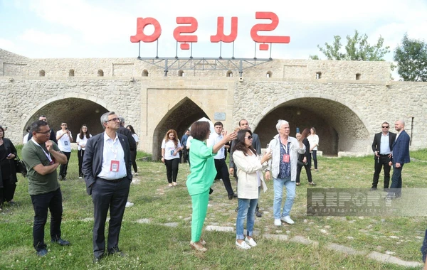 Qlobal Forumun iştirakçıları Şuşanın tarixi məkanları və əsrarəngiz təbiəti ilə tanış olublar - FOTO