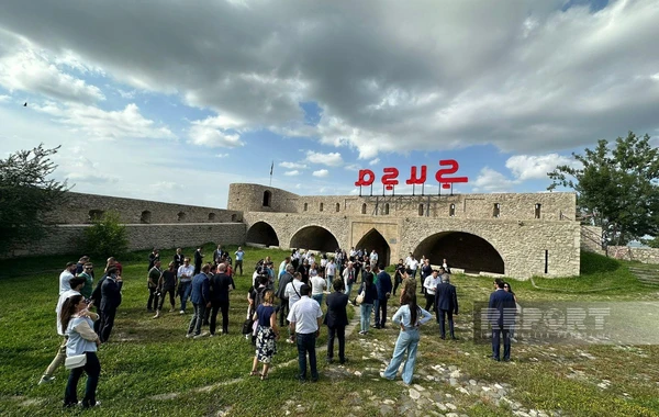 Qlobal Forumun iştirakçıları Şuşanın tarixi məkanları və əsrarəngiz təbiəti ilə tanış olublar - FOTO