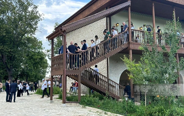 Qlobal Forumun iştirakçıları Şuşanın tarixi məkanları və əsrarəngiz təbiəti ilə tanış olublar - FOTO