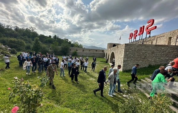 Qlobal Forumun iştirakçıları Şuşanın tarixi məkanları və əsrarəngiz təbiəti ilə tanış olublar - FOTO