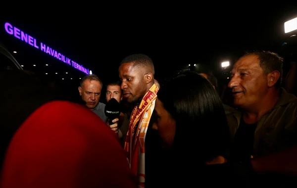 "Qalatasaray" azarkeşləri Zahanı böyük coşqu ilə qarşıladı - FOTO/VİDEO