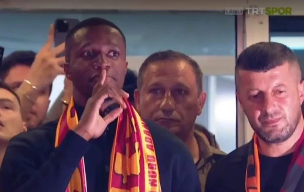 "Qalatasaray" azarkeşləri Zahanı böyük coşqu ilə qarşıladı - FOTO/VİDEO