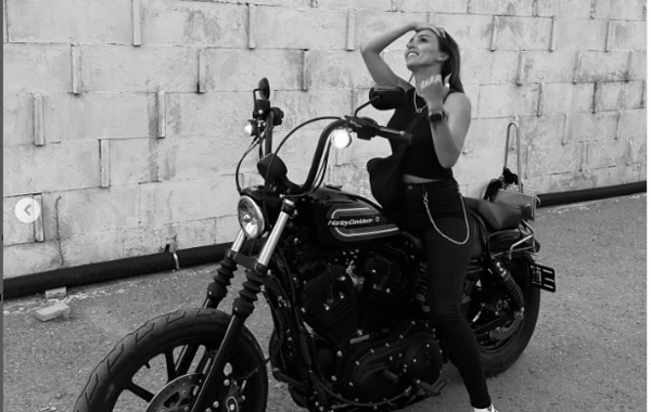 Rəna Ağamuradova özünə bahalı motosiklet aldı - FOTO