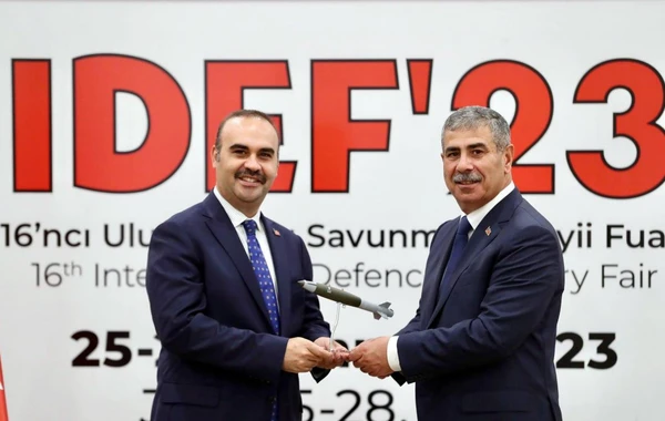 Azərbaycanın müdafiə naziri “IDEF-23” sərgisinin açılış mərasimində iştirak edib - FOTO