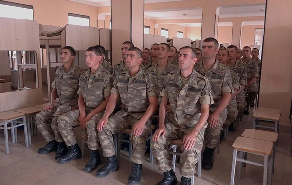 MN Əlahiddə Ümumqoşun Orduda gənc əsgərlərin hazırlıq prosesinin detallarını açıqlayıb - FOTO/VİDEO