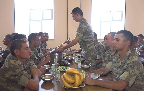 MN Əlahiddə Ümumqoşun Orduda gənc əsgərlərin hazırlıq prosesinin detallarını açıqlayıb - FOTO/VİDEO