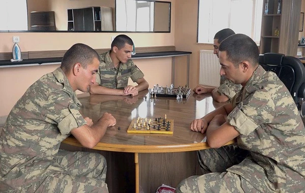 MN Əlahiddə Ümumqoşun Orduda gənc əsgərlərin hazırlıq prosesinin detallarını açıqlayıb - FOTO/VİDEO