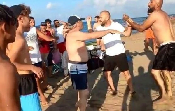 Bakıda çimərlikdə KÜTLƏVİ DAVA: Oğlanla qız döyüldü