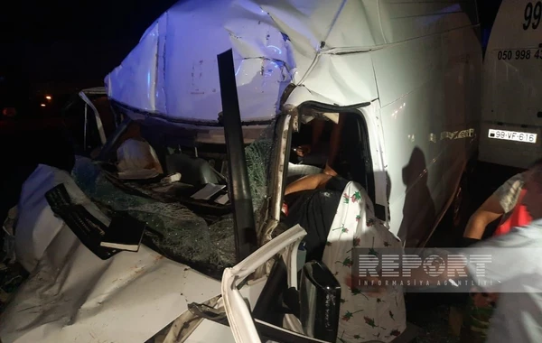 Kürdəmirdə furqon “KAMAZ”la toqquşub, ölənlər var - FOTO