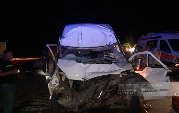 Kürdəmirdə furqon “KAMAZ”la toqquşub, ölənlər var - FOTO