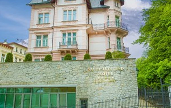 Çexiya rusiyalı milyarderin otelinin üzərinə həbs qoydu - FOTO
