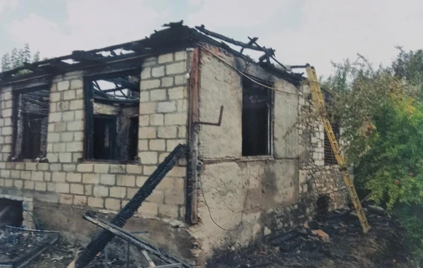 Ötən il vətəndaşın evini qəsdən yandırmaqda şübhəli bilinən şəxs saxlanıldı - FOTO