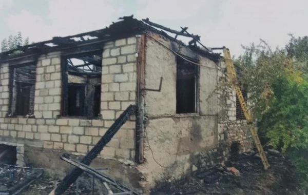 Tovuzda vətəndaşa məxsus evi yandırmaqda və oğurluq etməkdə şübhəli bilinən şəxslər saxlanılıblar - FOTO