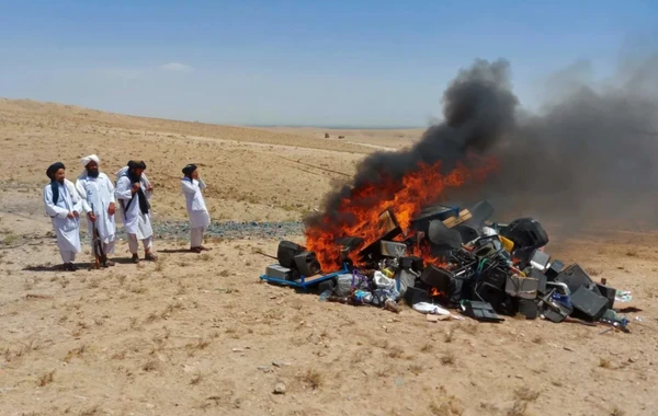 Taliban Əfqanıstanda musiqi alətlərini yandırdı - FOTO/VİDEO