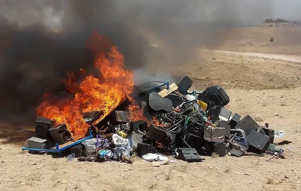 Taliban Əfqanıstanda musiqi alətlərini yandırdı - FOTO/VİDEO