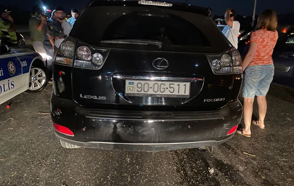 Bakı-Sumqayıt yolunda "Lexus" yük maşınına çırpılıb, xəsarət alan var - FOTO