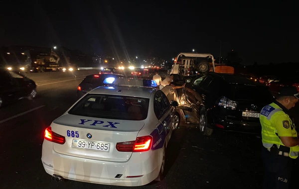 Bakı-Sumqayıt yolunda "Lexus" yük maşınına çırpılıb, xəsarət alan var - FOTO