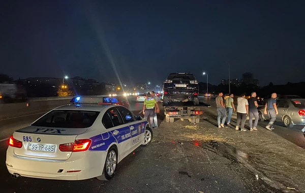 Bakı-Sumqayıt yolunda "Lexus" yük maşınına çırpılıb, xəsarət alan var - FOTO