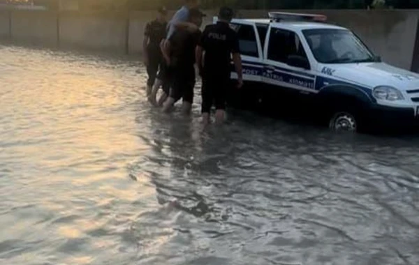 Bərdədə Yuxarı Qarabağ kanalında bənd uçub, iki kəndin ərazisini su basıb - YENİLƏNİB - FOTO
