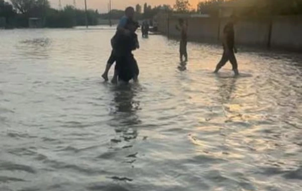 Bərdədə Yuxarı Qarabağ kanalında bənd uçub, iki kəndin ərazisini su basıb - YENİLƏNİB - FOTO