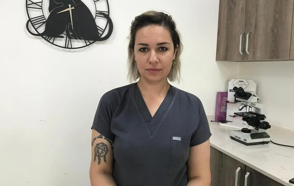 Pişiyi ölən qadın 4 rəfiqəsi ilə birgə klinikaya hücum edib baytarı döydü - FOTO