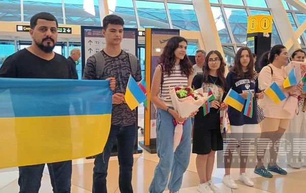 Müharibədən zərər çəkən daha bir qrup ukraynalı uşaq Azərbaycana gətirilib - FOTO