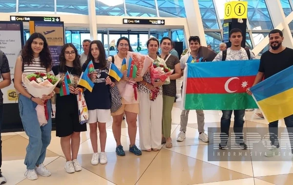 В Азербайджан доставлена еще одна группа украинских детей, пострадавших от войны - ФОТО