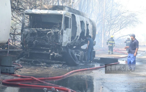 Bakıda yanğın zamanı yanacaqdaşıyan avtomobil partlayıb - FOTO