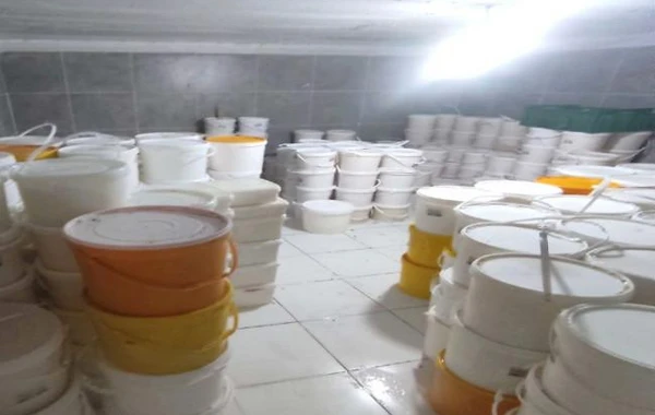 Bakıda qanunsuz fəaliyyət göstərən pendir anbarı aşkarlanıb - FOTO