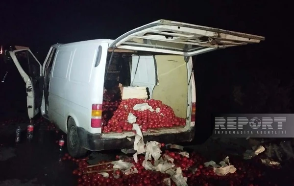 Azərbaycanda “Ford Tranzit” “KamAZ”a çırpılıb: Ölən və yaralanan var - FOTO