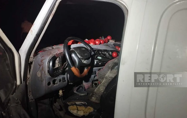 Azərbaycanda “Ford Tranzit” “KamAZ”a çırpılıb: Ölən və yaralanan var - FOTO