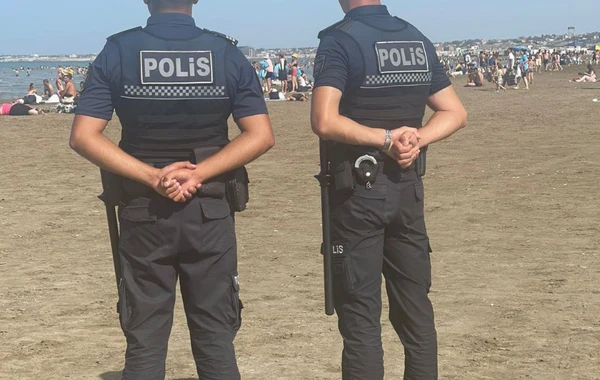 Bakıda gün ərzində çimərliklərdə 42 uşaq itib: DİN valideynlərə müraciət etdi - FOTO