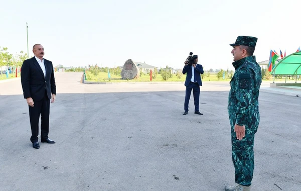Prezident “Qazax” Əlahiddə Sərhəd Diviziyasının qarnizon kompleksində yaradılan şəraitlə tanış olub - FOTO