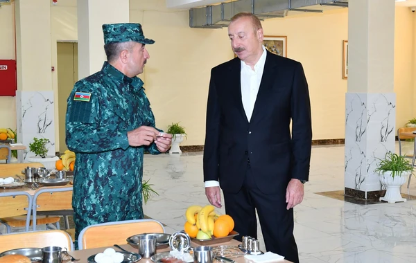 Prezident “Qazax” Əlahiddə Sərhəd Diviziyasının qarnizon kompleksində yaradılan şəraitlə tanış olub - FOTO