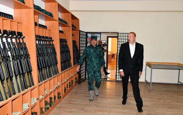 Prezident “Qazax” Əlahiddə Sərhəd Diviziyasının qarnizon kompleksində yaradılan şəraitlə tanış olub - FOTO