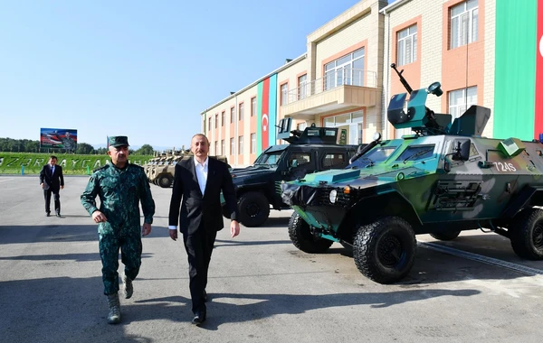 Prezident “Qazax” Əlahiddə Sərhəd Diviziyasının qarnizon kompleksində yaradılan şəraitlə tanış olub - FOTO