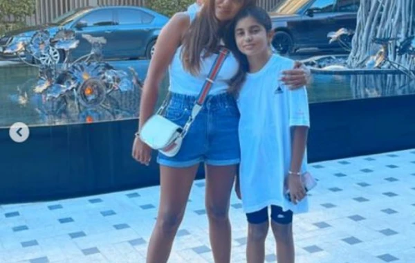 Gülay 12 yaşlı qızı Sahilə ilə ALAÇATIDA - FOTO