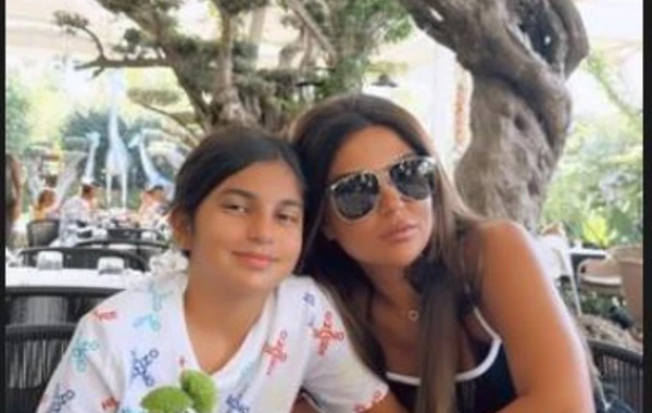 Gülay 12 yaşlı qızı Sahilə ilə ALAÇATIDA - FOTO