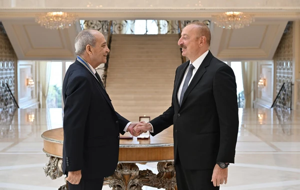 İlham Əliyev Xalq artisti Rasim Balayevə “İstiqlal” ordenini təqdim edib - FOTO - YENİLƏNİB