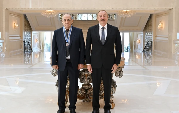 Президент Азербайджана вручил орден "Истиглал" Расиму Балаеву - ОБНОВЛЕНО + ФОТО