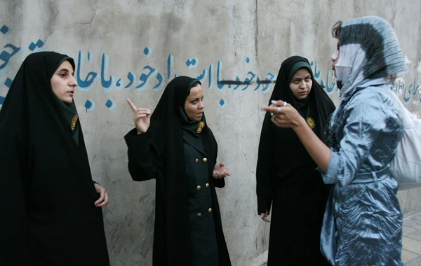Tehran Şəhər Şurası sədrindən hicabla bağlı hərbi qüvvə təklifi: “Nəzarətçi kifayət deyil” - FOTO