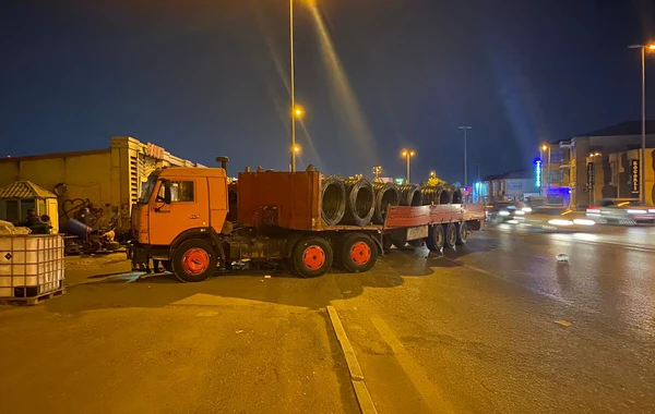 Bakıda yüklü "KamAZ"lar qəza törədib - FOTO