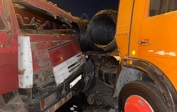 Bakıda yüklü "KamAZ"lar qəza törədib - FOTO