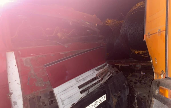 Bakıda yüklü "KamAZ"lar qəza törədib - FOTO