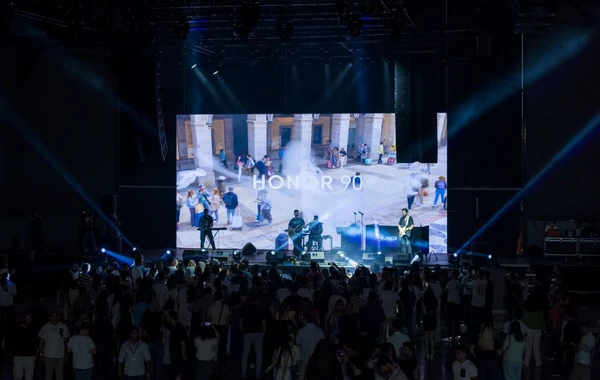 200 meqapikselli “HONOR 90” smartfonunun musiqili təqdimatı - FOTO